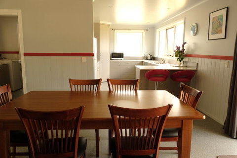 The Crays Accommodation - Accommodation Newcastle 12