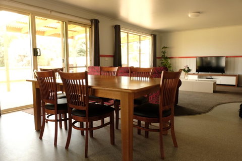 The Crays Accommodation - Accommodation Newcastle 13