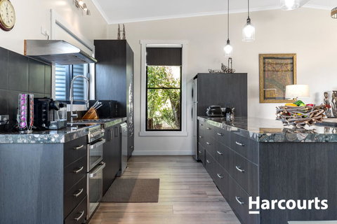 The WeareHouse In Deloraine - Accommodation Newcastle 6