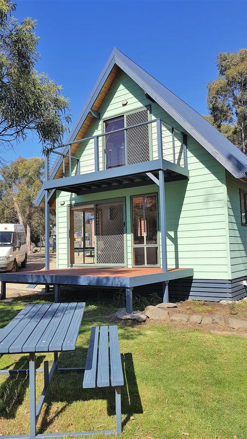 Four Seasons Waterfront Villas - Accommodation Newcastle 2
