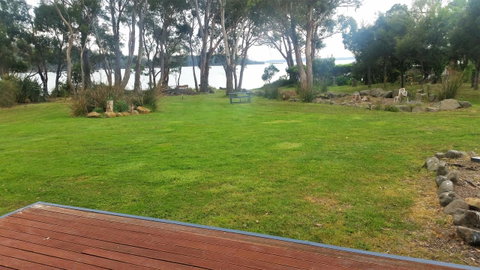 Four Seasons Waterfront Villas - Accommodation Newcastle 32