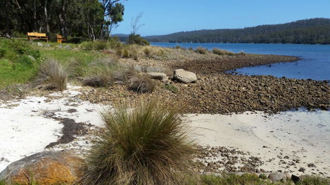 Four Seasons Waterfront Villas - Accommodation Newcastle 24