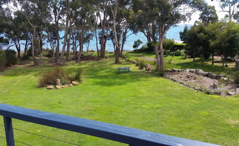 Four Seasons Waterfront Villas - Accommodation Newcastle 25