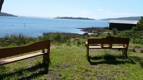 Four Seasons Waterfront Villas - Accommodation Newcastle 11
