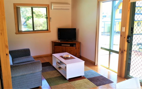 Four Seasons Waterfront Villas - Accommodation Newcastle 19