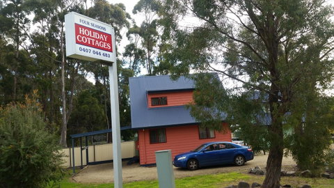 Four Seasons Waterfront Villas - Accommodation Newcastle 16