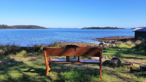 Four Seasons Waterfront Villas - Accommodation Newcastle 33