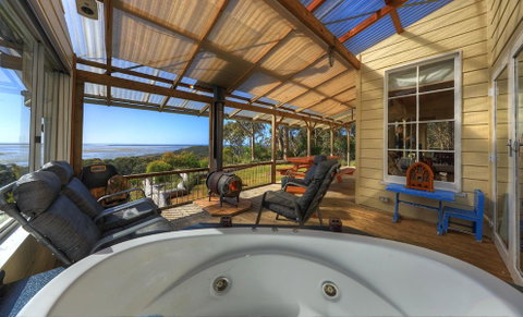 Island View Spa Cottage - Accommodation Newcastle 5