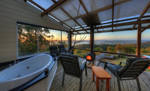 Island View Spa Cottage - Accommodation Newcastle 1