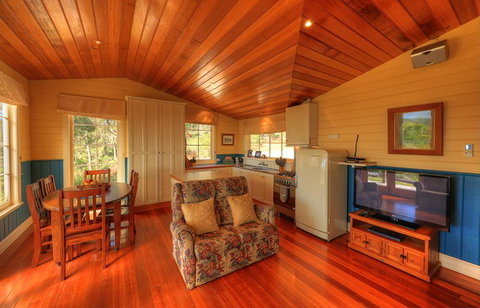 Island View Spa Cottage - Accommodation Newcastle 7
