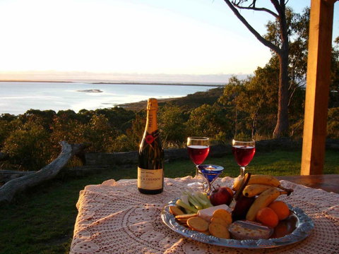 Island View Spa Cottage - Accommodation Newcastle 0