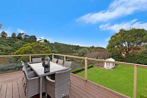 Nevertire - Accommodation Newcastle 0