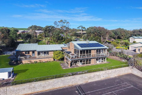 Nevertire - Accommodation Newcastle 3