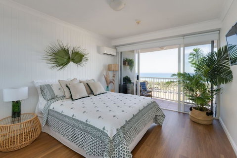NEW Beautiful 2 Bed Ocean Views In Broadbeach - Accommodation Newcastle 0