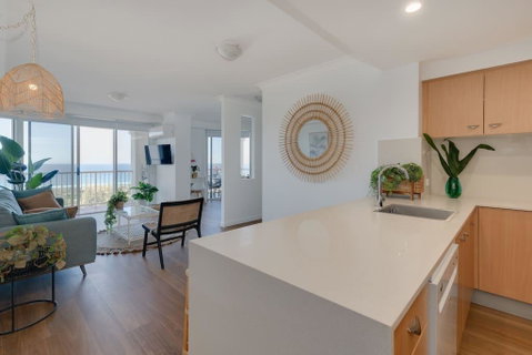 NEW Beautiful 2 Bed Ocean Views In Broadbeach - Accommodation Newcastle 2