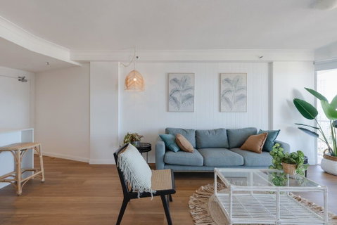 NEW Beautiful 2 Bed Ocean Views In Broadbeach - Accommodation Newcastle 1