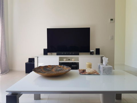 New Spacious Beachside Townhouse - Accommodation Newcastle 2