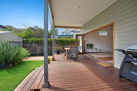 Newcastle Executive Homes - Cooks Hill Cottage - Accommodation Newcastle 1