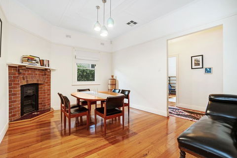 Newcastle Executive Homes - Cooks Hill Cottage - Accommodation Newcastle 2
