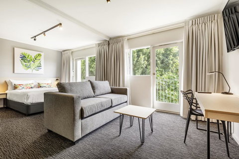 Nightcap At Findon Hotel - Accommodation Newcastle 2