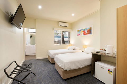 Nightcap At High Flyer Hotel - Accommodation Newcastle 2