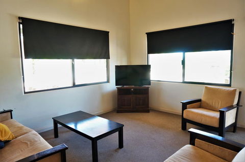 Ningaloo Breeze Villa 5 - 3 Bedroom Fully Self-Contained Holiday Accommodation - Accommodation Newcastle 3