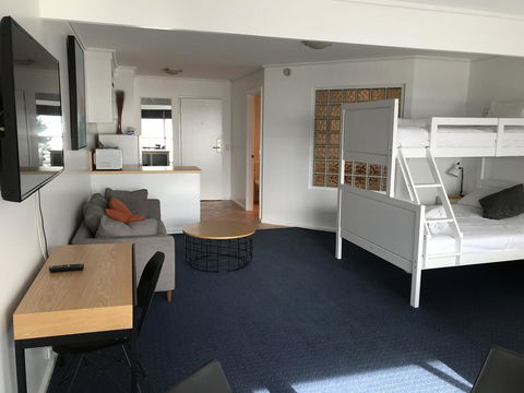 North Pier Hotel - Accommodation Newcastle 2