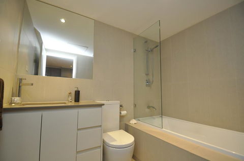 NORTH SYDNEY FULLY SELF CONTAINED MODERN 2 BED APARTMENT (16WAL) - Accommodation Newcastle 3