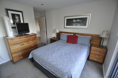 NORTH SYDNEY FULLY SELF CONTAINED MODERN 2 BED APARTMENT (16WAL) - Accommodation Newcastle 0