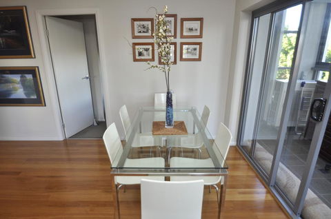 NORTH SYDNEY FULLY SELF CONTAINED MODERN 2 BED APARTMENT (16WAL) - Accommodation Newcastle 1