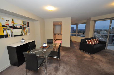 North Sydney Fully Self Contained Modern 2 Bed Apartment (2207BER) - Accommodation Newcastle 2