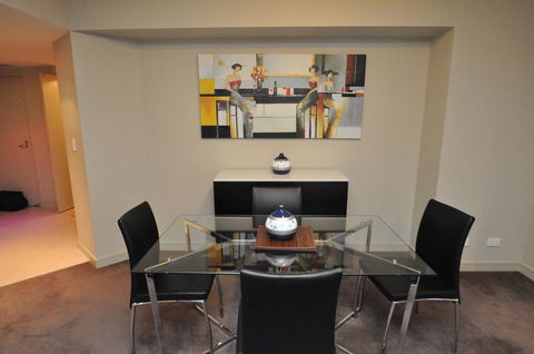 North Sydney Fully Self Contained Modern 2 Bed Apartment (2207BER) - Accommodation Newcastle 3