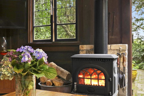 NUNGAROO COTTAGE - Accommodation Newcastle 0