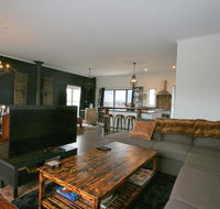 Oak  Barrel / 7 Twynam Street - Accommodation Newcastle