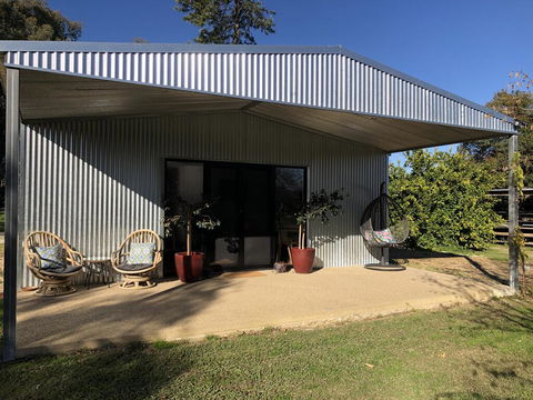 Oak Lane Guest House & Farm Stay - Accommodation Newcastle 2