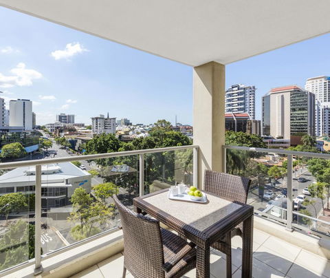 Oaks Brisbane Lexicon Suites - Accommodation Newcastle 2