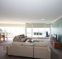 Oasis Unit 11/5 Laman Street - Accommodation Newcastle
