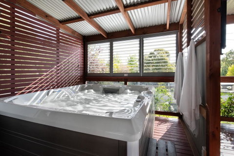 Oblique - Accommodation Newcastle 0