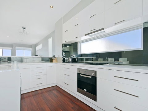 Ocean 180A - Accommodation Newcastle 1