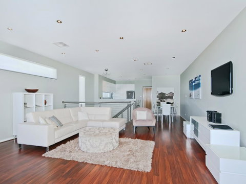Ocean 180A - Accommodation Newcastle 2