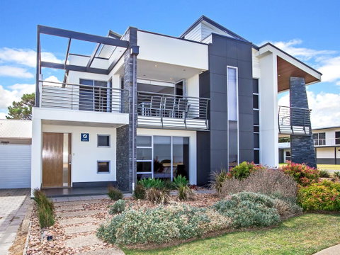 Ocean 180A - Accommodation Newcastle 0