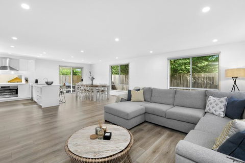 OCEAN BREEZE Family Home - Accommodation Newcastle 2