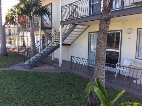 Ocean Breeze Units - Accommodation Newcastle 2
