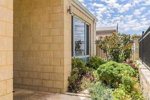 Ocean Keys Cottage - Free WiFi - Accommodation Newcastle 3