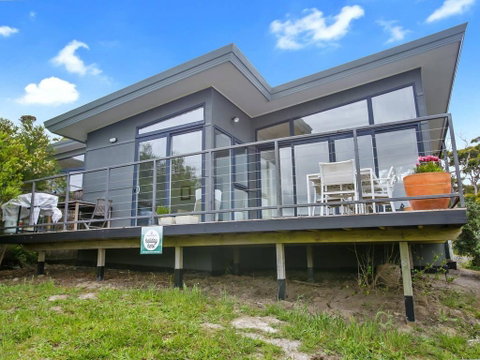 OCEANS 12 - Modern Ocean View Villa - Accommodation Newcastle 3
