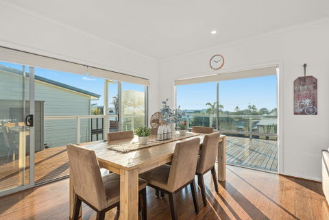 Oceans Eight - Accommodation Newcastle 3