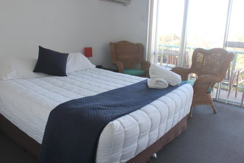 Oceanside Hawks Nest - Accommodation Newcastle 3