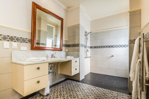 Old Bank Boutique Hotel - Accommodation Newcastle 1
