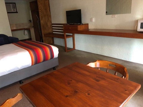 Olde Horsham Motor Inn - Accommodation Newcastle 2