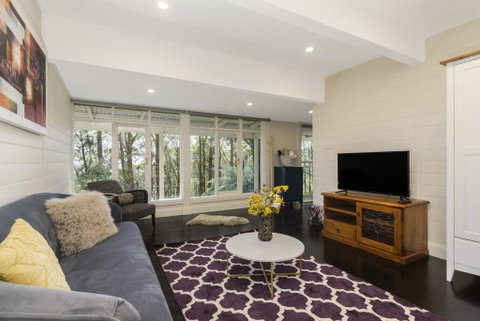 Olinda Forest Retreat With Spa - Accommodation Newcastle 1